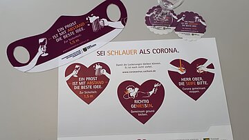 Gesundheitsministerin Petra Köpping überreicht Coronavirus-Informationsmaterial an DEHOGA Sachsen